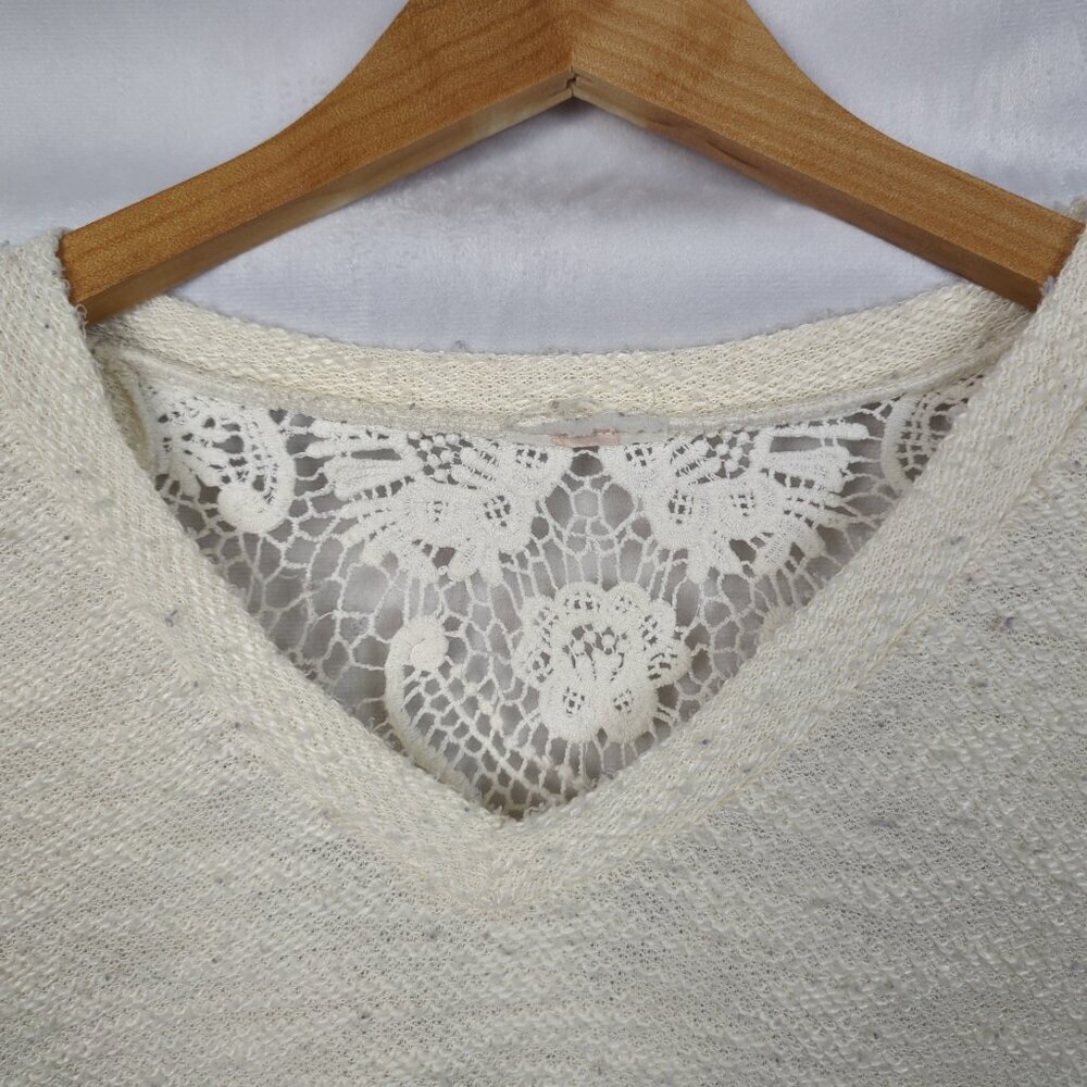 Cream Sweater with Lace Back Design Loose Fit - Medium (Estimated) - Picture 2 of 7